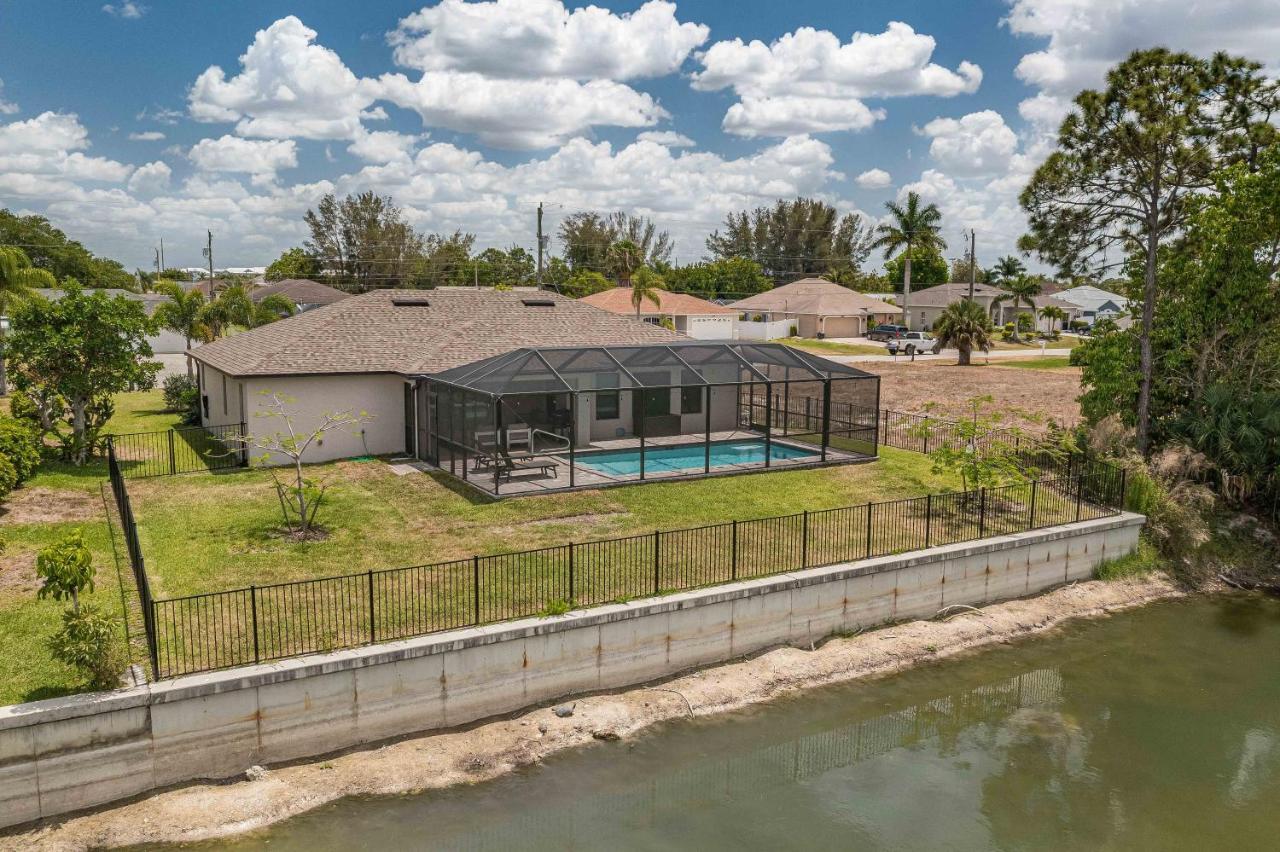 Centrally Located Cape Coral Oasis On Fresh Water Villa Exterior foto